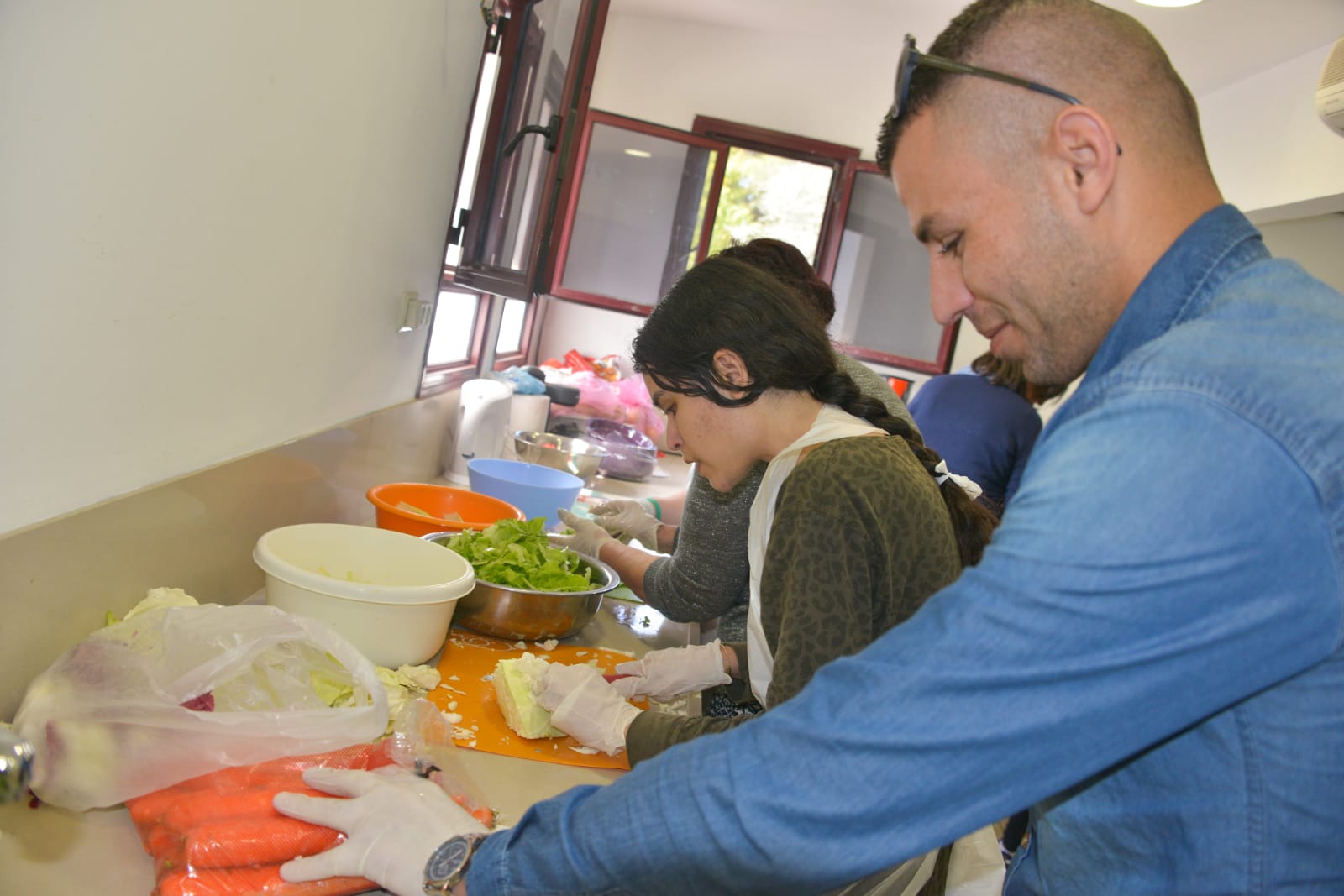 ארוחת המבורגרים במכללה לכישורי חיים