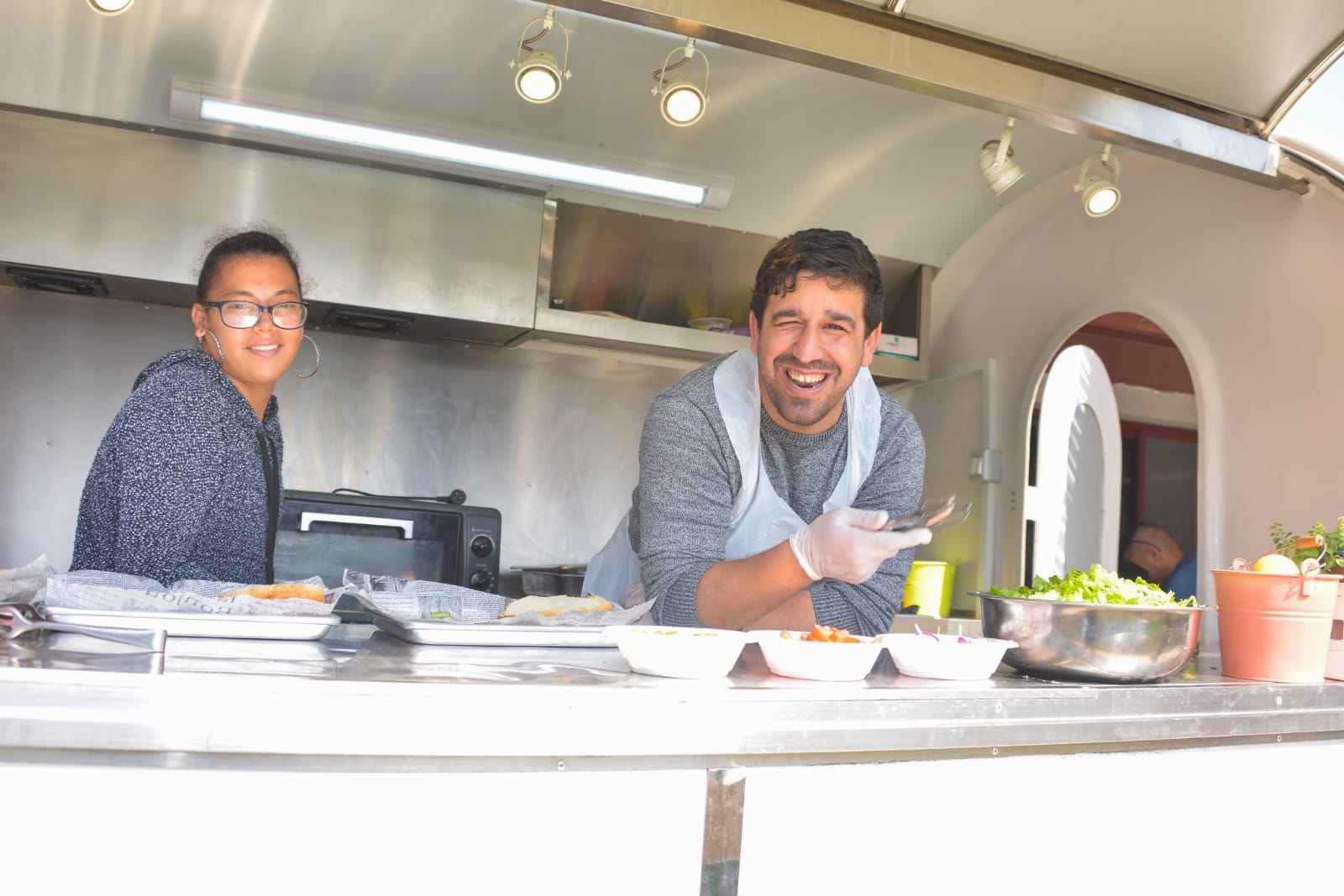 ארוחת המבורגרים במכללה לכישורי חיים