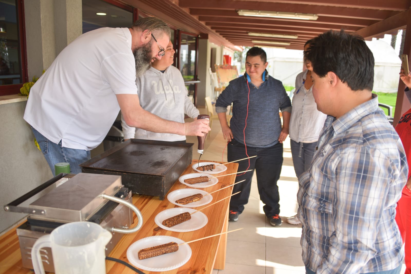 ארוחת המבורגרים במכללה לכישורי חיים