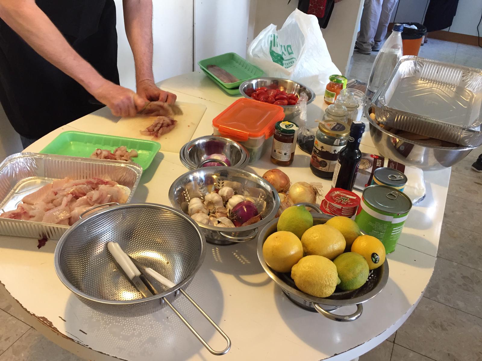 ילדי פרוייקט כפתור והשף איל לביא