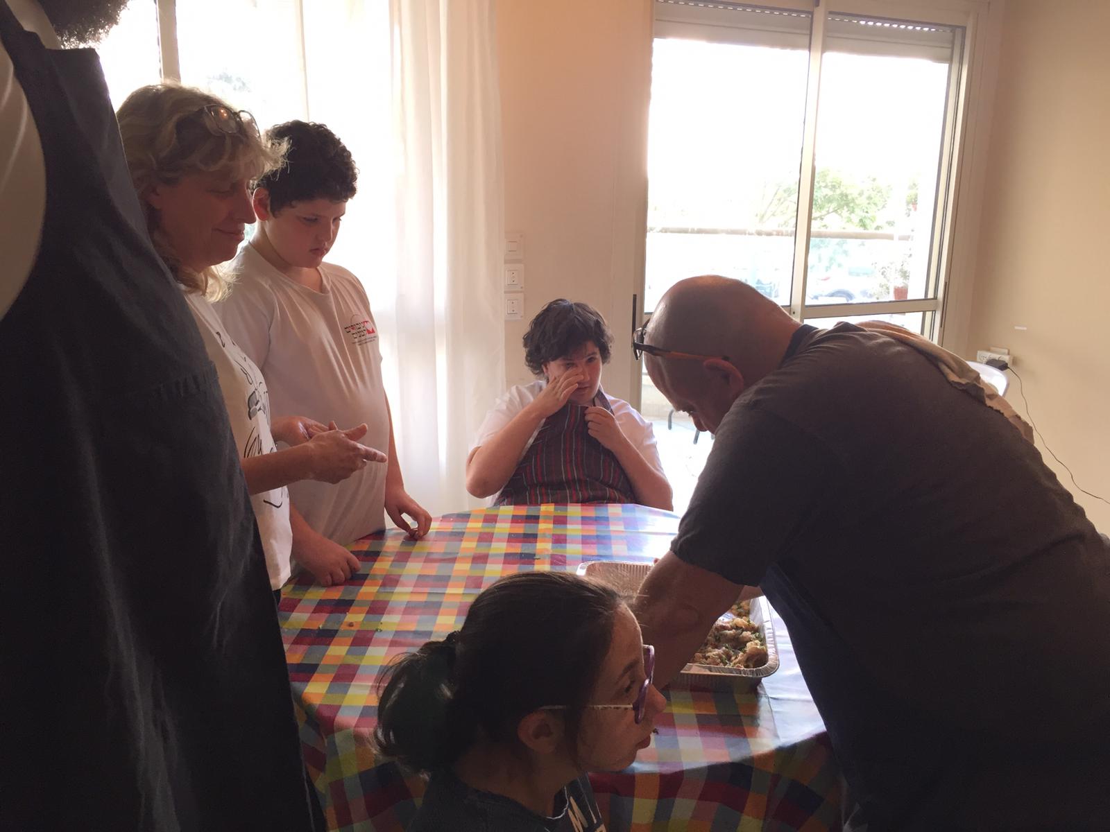 ילדי פרוייקט כפתור והשף איל לביא