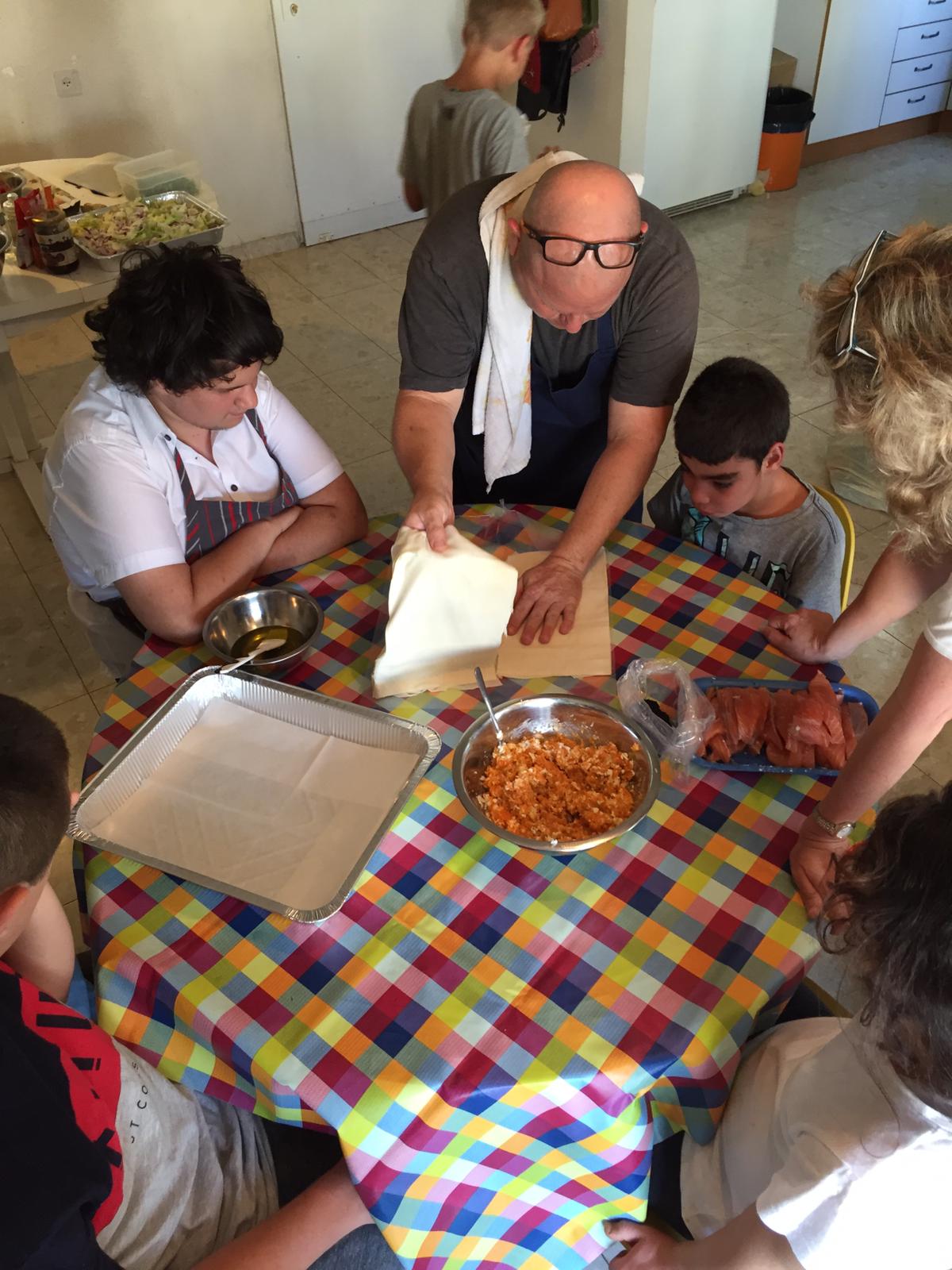 ילדי פרוייקט כפתור והשף איל לביא
