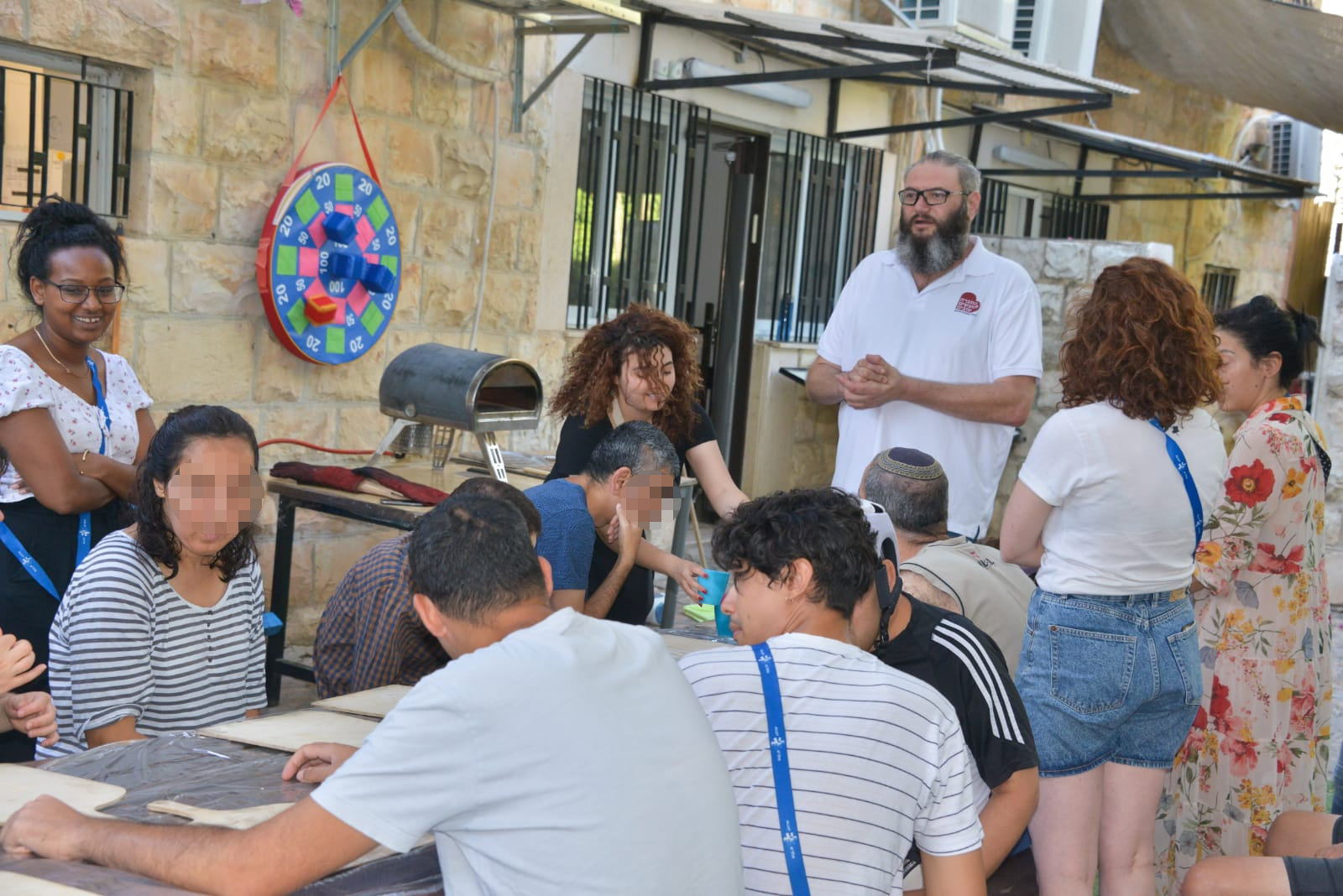 סדנת פיצה עם בוגרים אוטיסטים בבית אביב