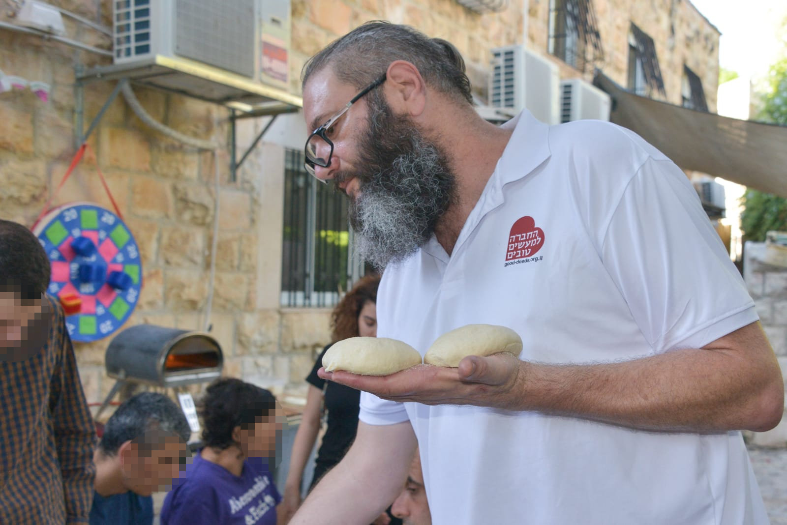 סדנת פיצה עם בוגרים אוטיסטים בבית אביב