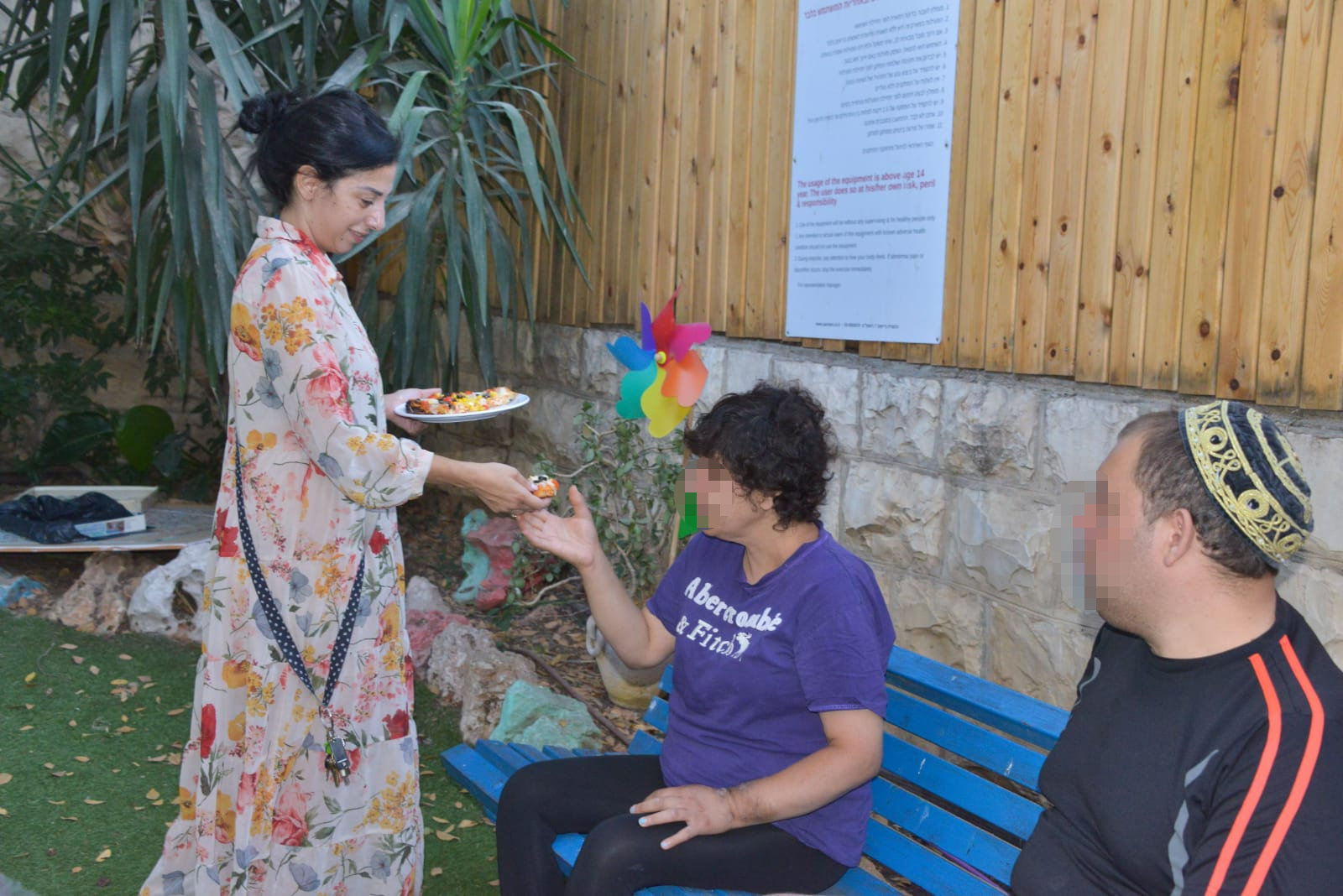 סדנת פיצה עם בוגרים אוטיסטים בבית אביב