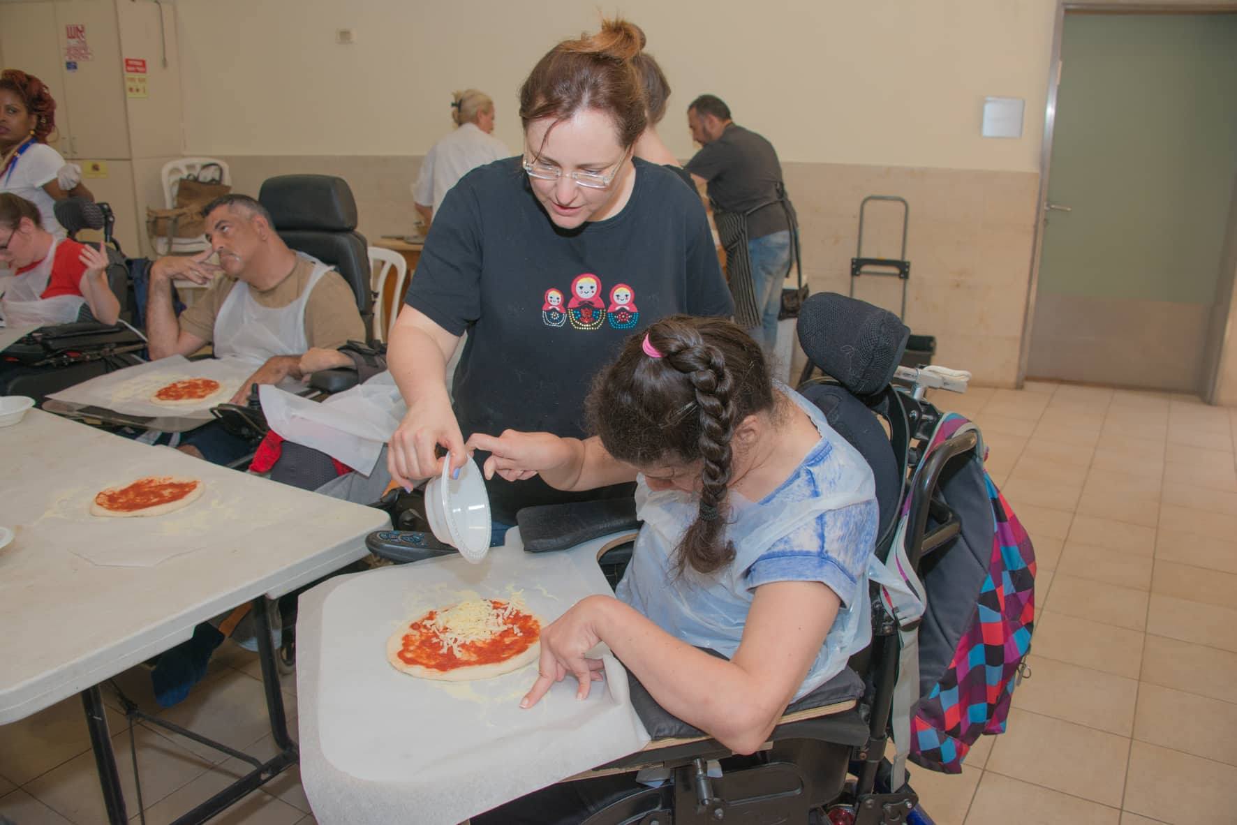 שלושה ימים של פיצה בבית נועם - יום 1