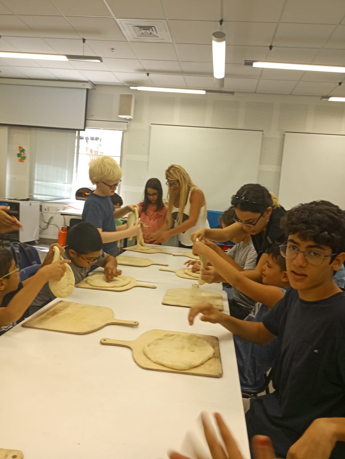 סדנת פיצה עם ילדים עיוורים בת"א