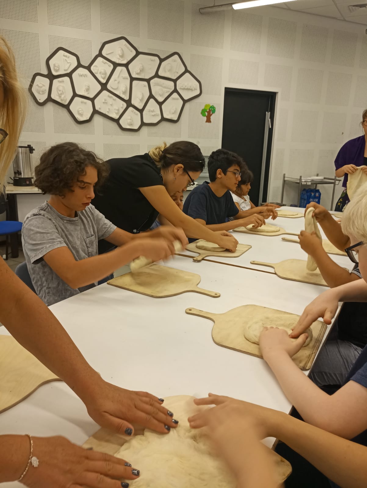 סדנת פיצה עם ילדים עיוורים בת"א