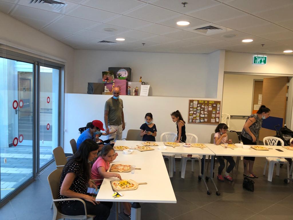 אחה"צ של פיצה וכיף, עם ילדים בעלי מוגבלויות