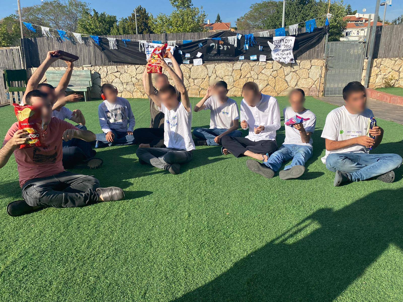 סדנת פיצה בהוסטל לצעירים אוטיסטים