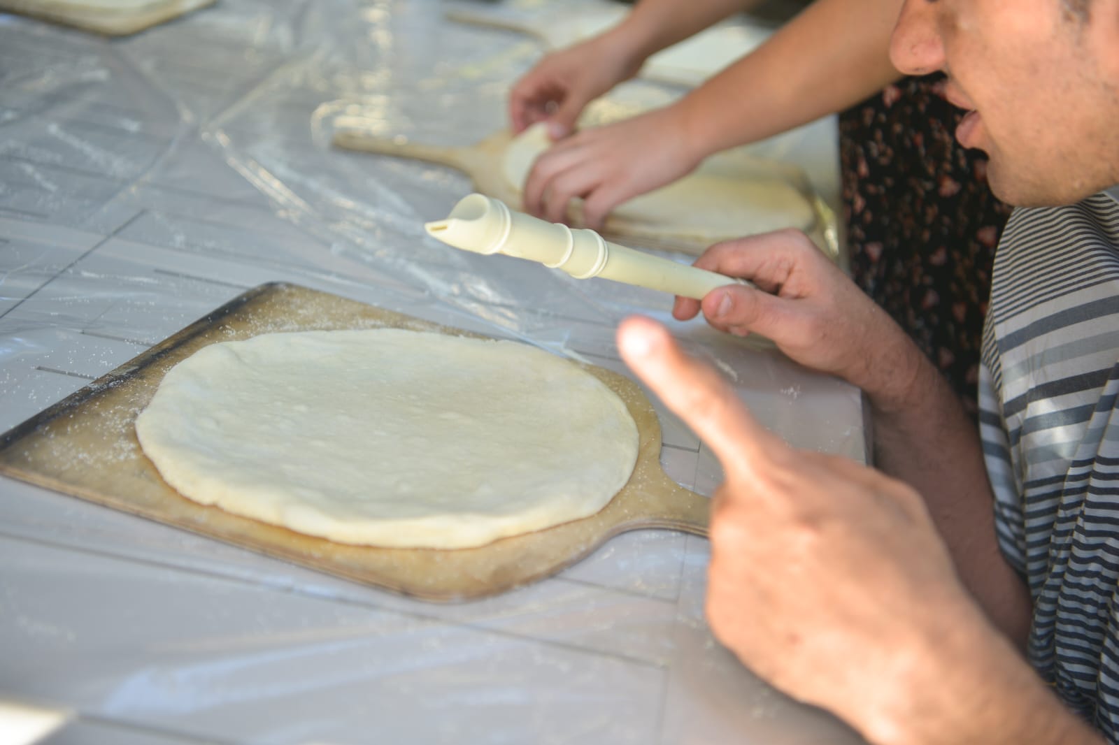 סדנת פיצה למתמודדים עם שילוב מוגבלויות: עיוורון, מוגבלות שכלית ופיזית ולקויות תקשורת.