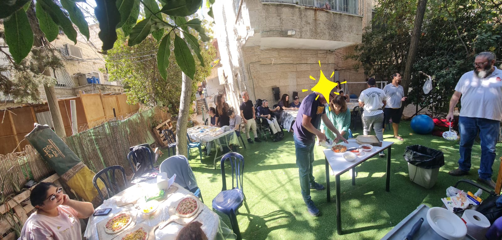 סדנת פיצה למתמודדים עם שילוב מוגבלויות: עיוורון, מוגבלות שכלית ופיזית ולקויות תקשורת.