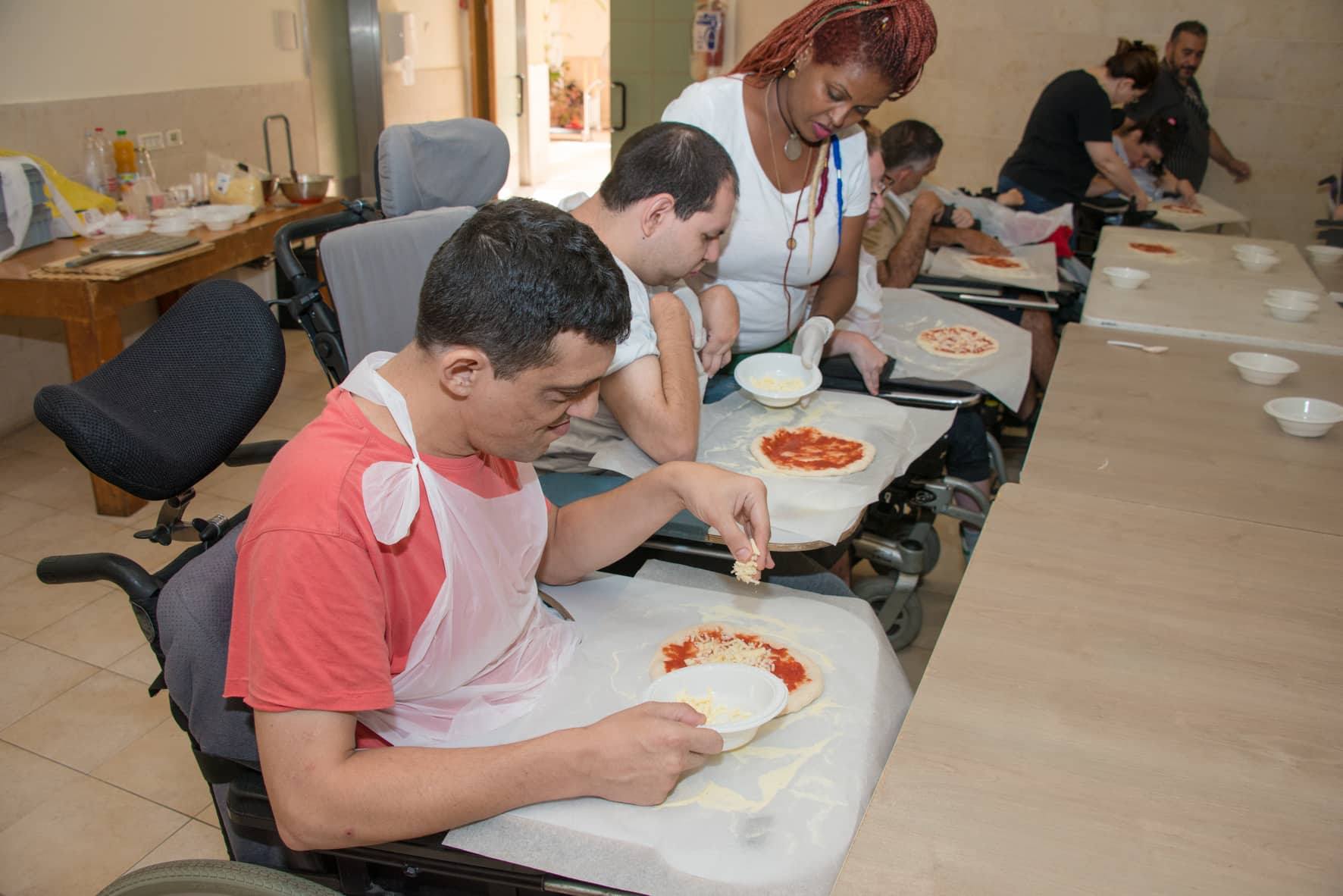 שלושה ימים של פיצה בבית נועם - היום הראשון