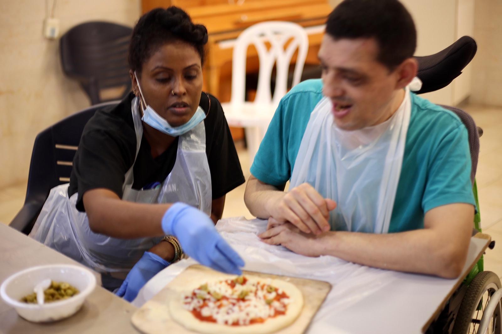 שלושה ימים של פיצה בבית נועם - היום השני